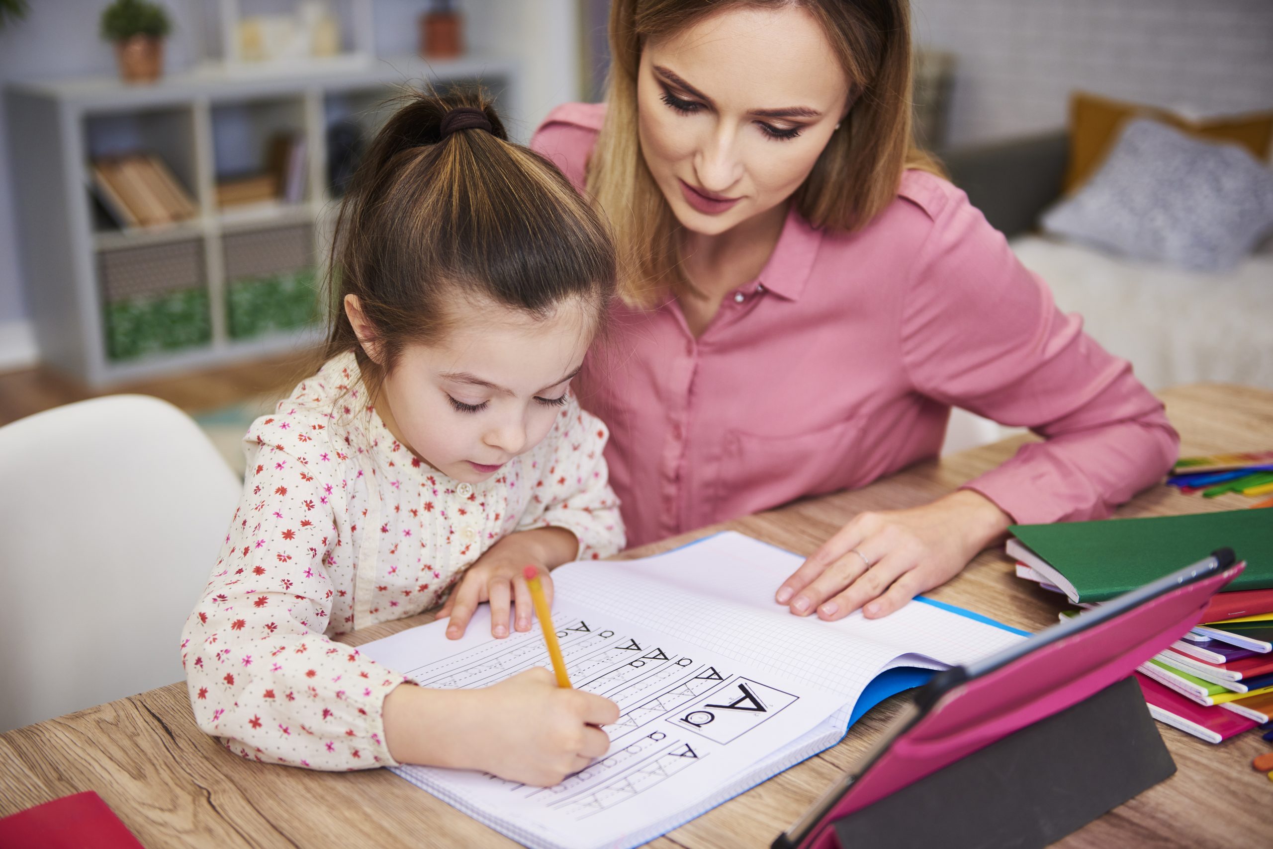 Guide pratique : 10 conseils pour soutenir efficacement votre enfant dans ses devoirs”